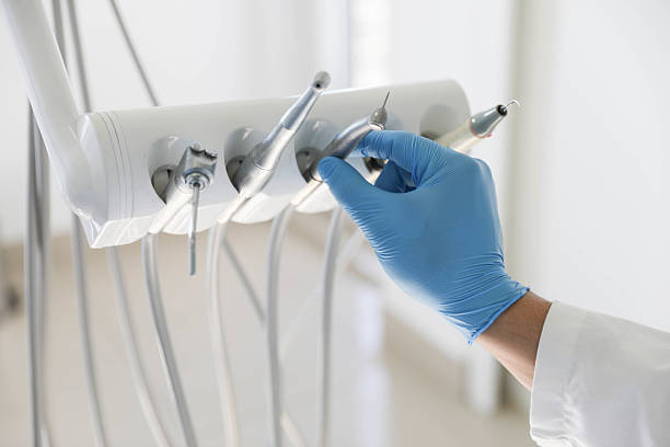Professional Tooth Extraction technician working in Copeland, OK